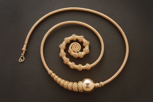 Dior Spiral Necklace Gold